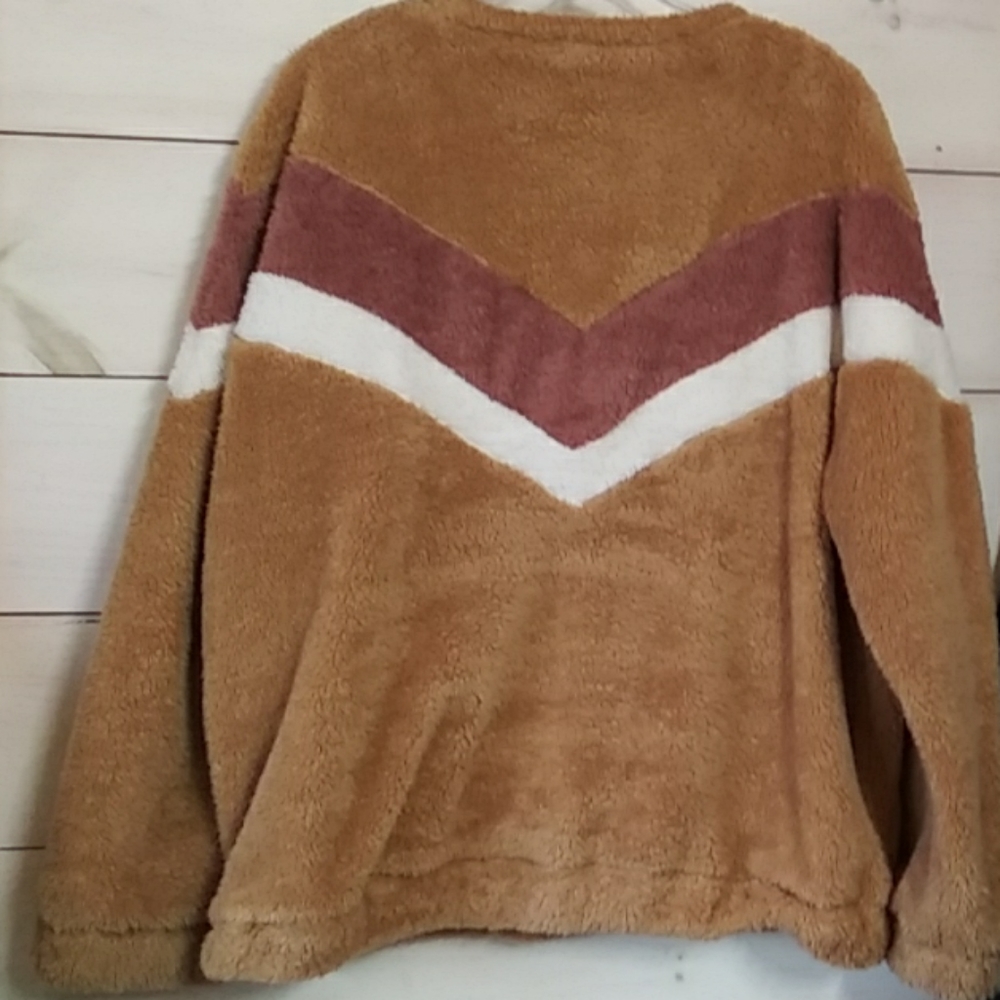 Chevron fuzzy pullover - Picture 4 of 5